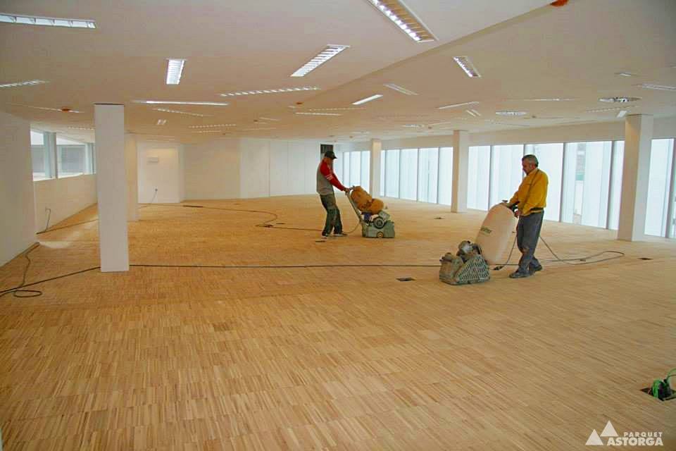 Limpieza y mantenimiento de los suelos de madera y laminados - Foto 1