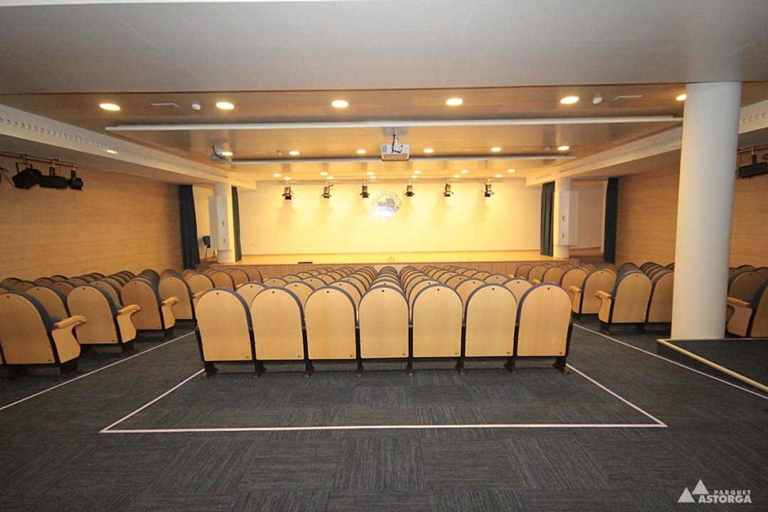 colegio-san-francisco-de-asis-moqueta-4-min - Parquet Astorga