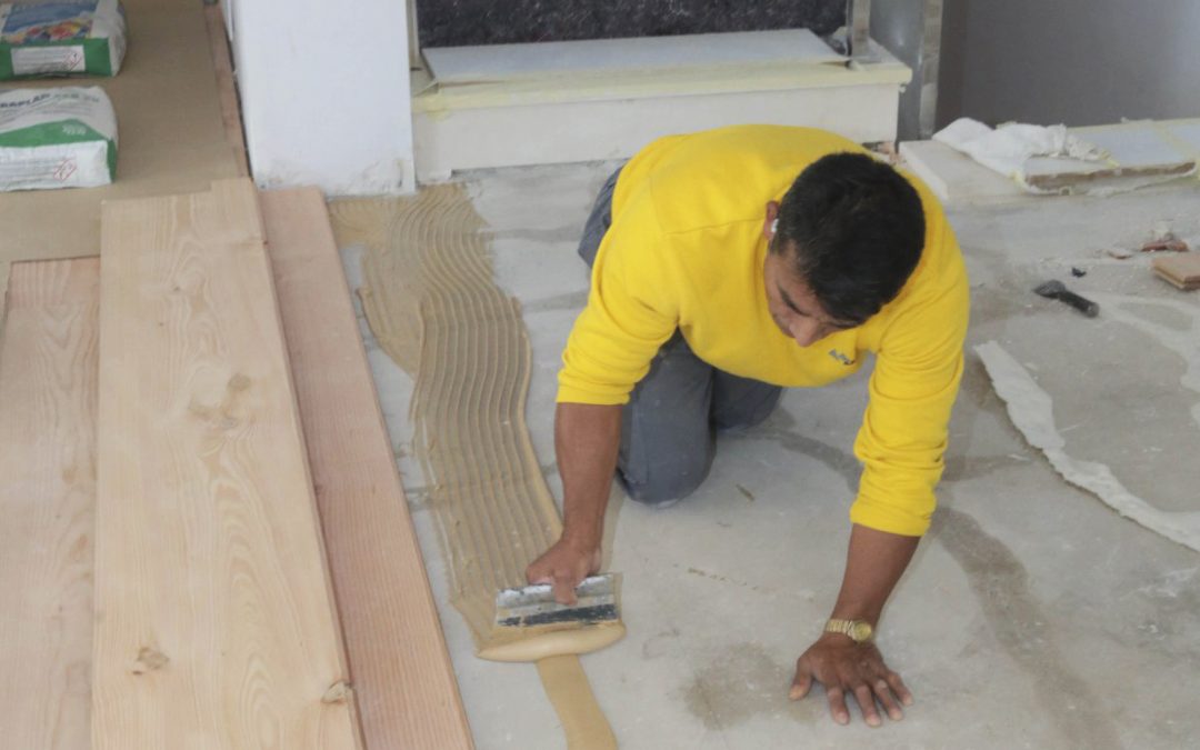 Cómo se prepara el suelo para instalar tarima o madera