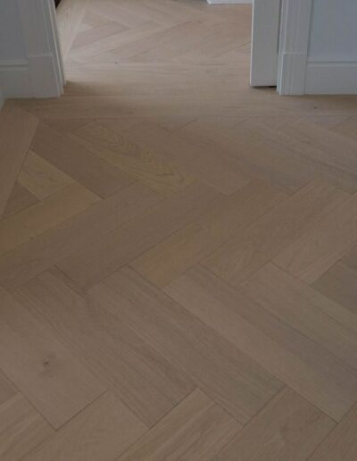 Floor in private villa - floating furrow in Parquet Astorga