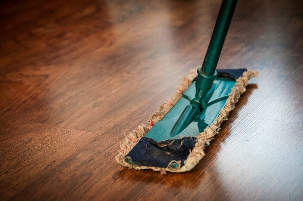 errores al limpiar tu casa, cuidados y mantenimiento de tarimas