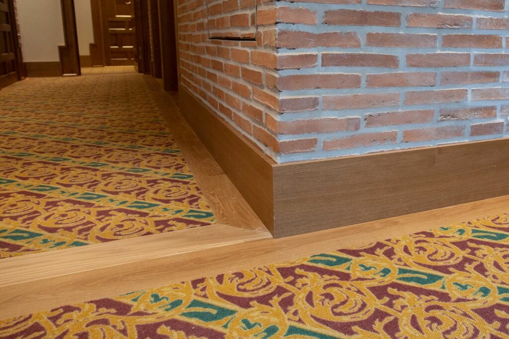 Maderas La Rola - El rodapiés sirve para darle un hermoso toque a las  uniones entre piso y paredes. En madera, son hermosos, vistosos y además  perfectos para tapar ciertas imperfecciones en